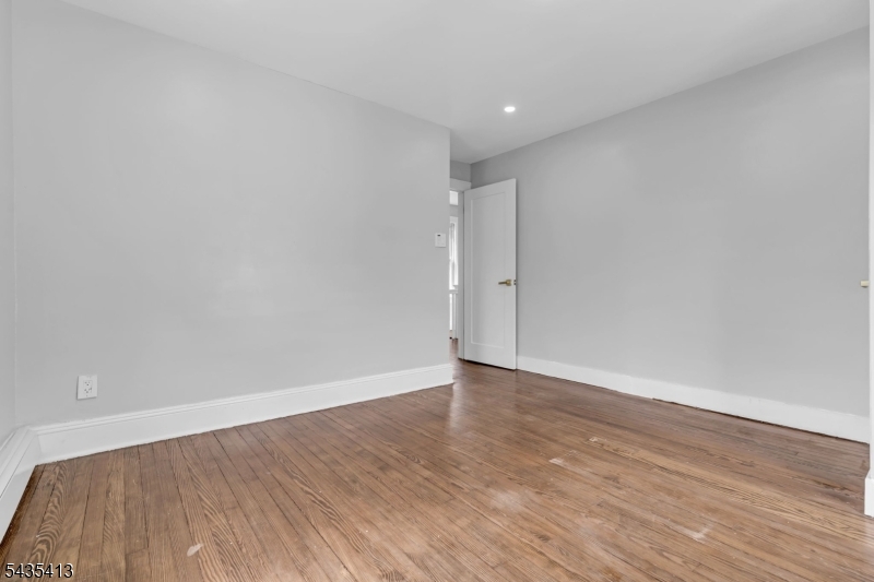529 Wheatsheaf Road Roselle, NJ 07203 - Photo 38 of 46
