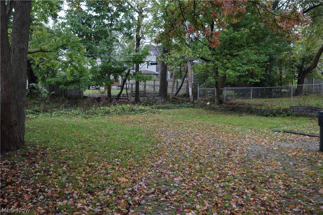 1595 Maplegrove Road South Euclid, OH 44121 - Photo 9 of 10
