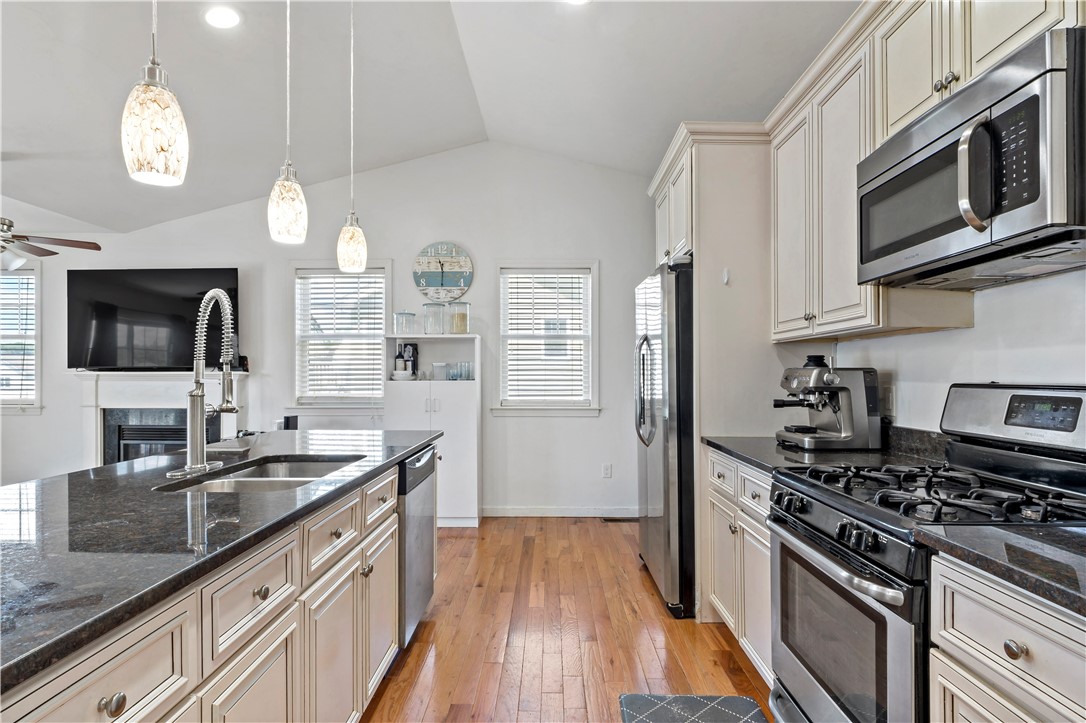 139 Danielle Drive Woonsocket, RI 02895 - Photo 6 of 20