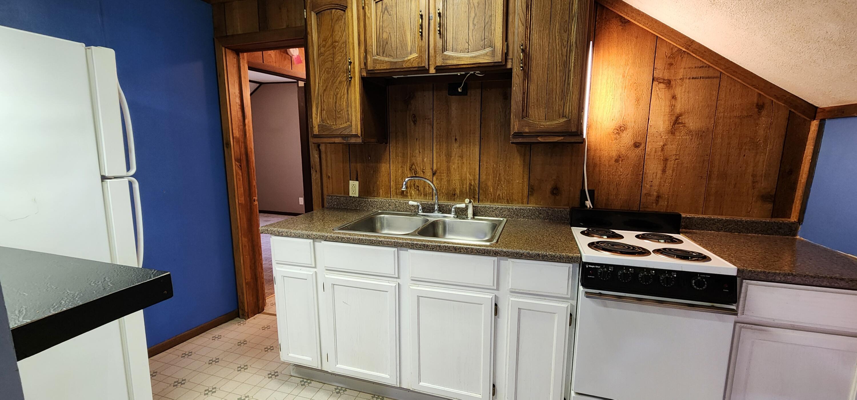 388 3rd Street, Unit 3 Manistee, MI 49660 - Photo 4 of 11 Kitchen (1) 20240325_113733