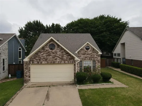 $1,950 | 2083 Sundance Court, Lewisville, TX 75067