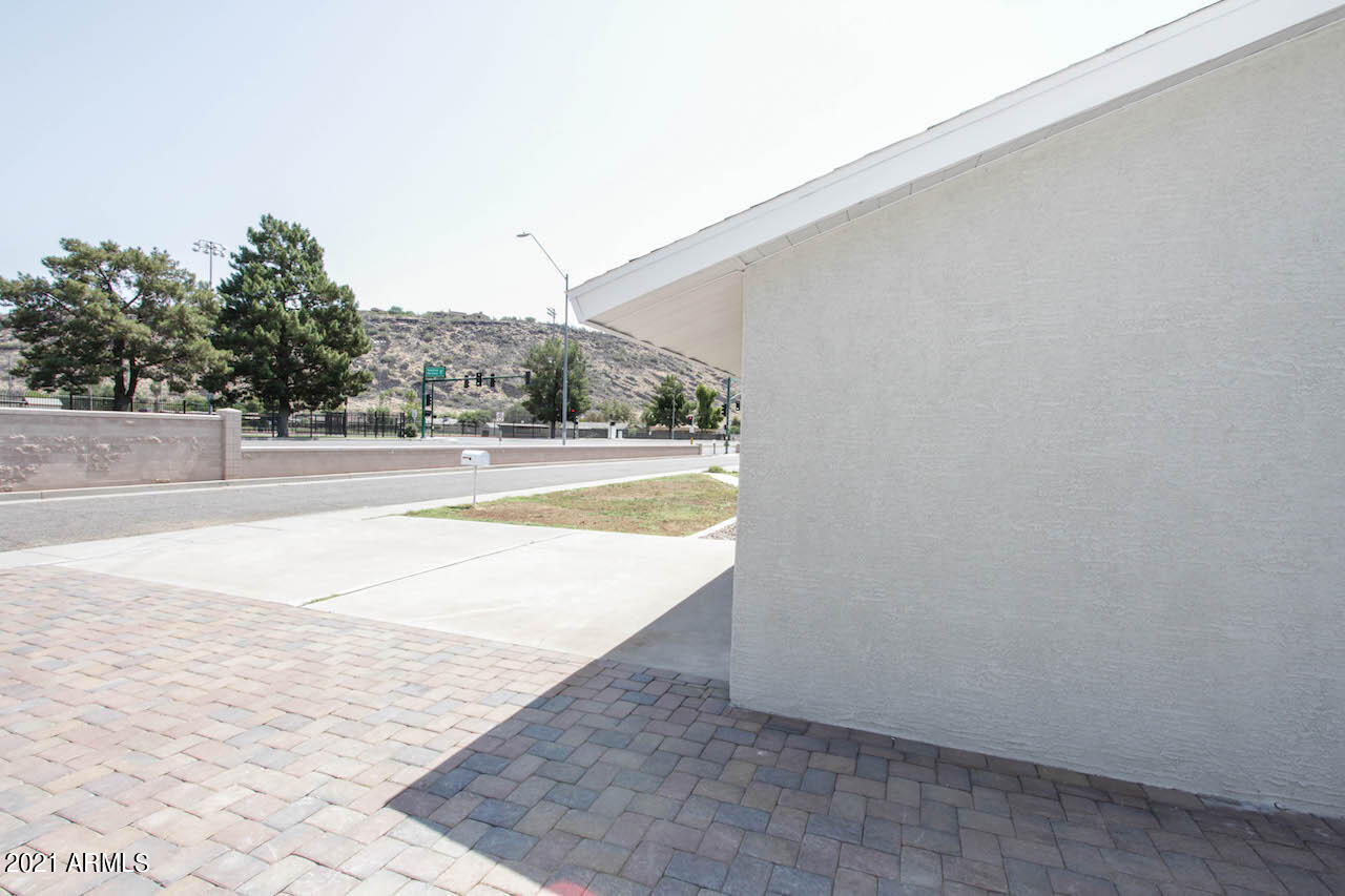 1705 West Thunderbird Road Phoenix, AZ 85023 - Photo 3 of 36 1705 W Thunderbird RD-3