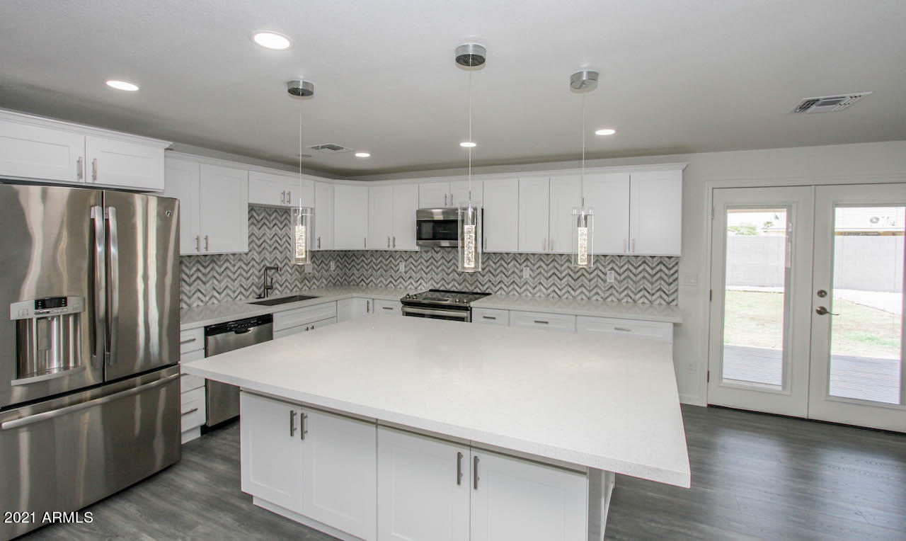 1705 West Thunderbird Road Phoenix, AZ 85023 - Photo 4 of 36 1705 W Thunderbird RD-4