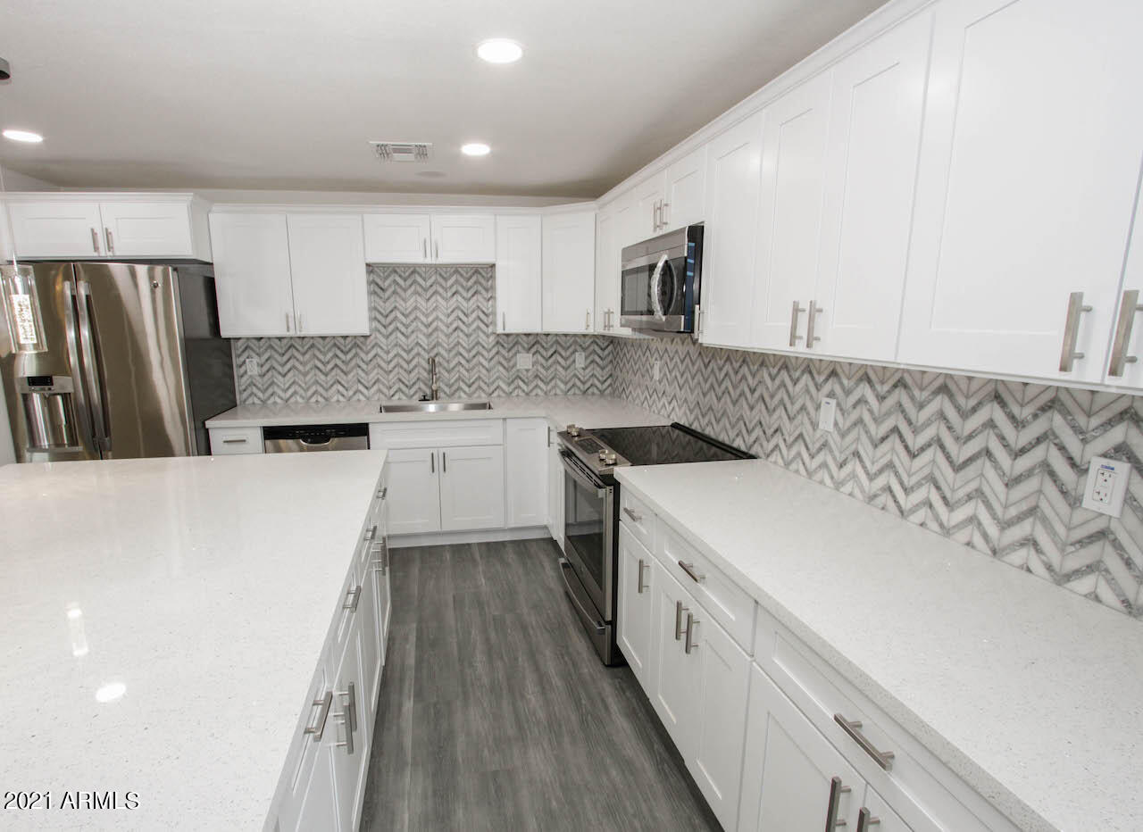 1705 West Thunderbird Road Phoenix, AZ 85023 - Photo 6 of 36 1705 W Thunderbird RD-6