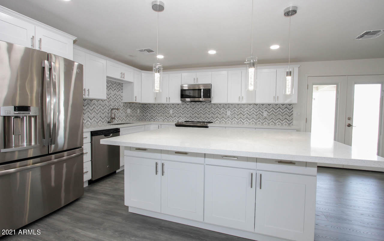 1705 West Thunderbird Road Phoenix, AZ 85023 - Photo 9 of 36 1705 W Thunderbird RD-9