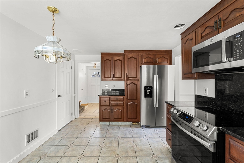 7 Putney Lane Lynnfield, MA 01940 - Photo 14 of 35