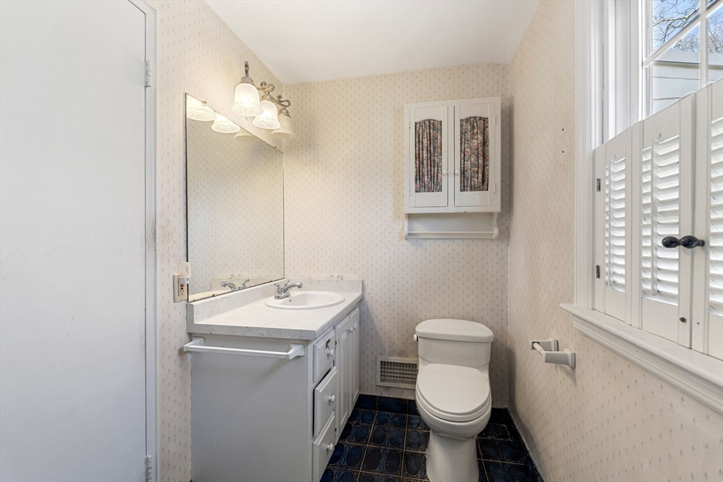 7 Putney Lane Lynnfield, MA 01940 - Photo 26 of 35