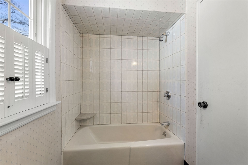 7 Putney Lane Lynnfield, MA 01940 - Photo 27 of 35