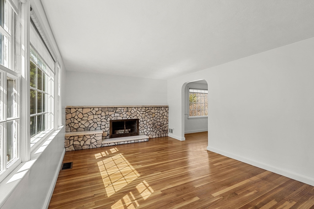 7 Putney Lane Lynnfield, MA 01940 - Photo 3 of 35