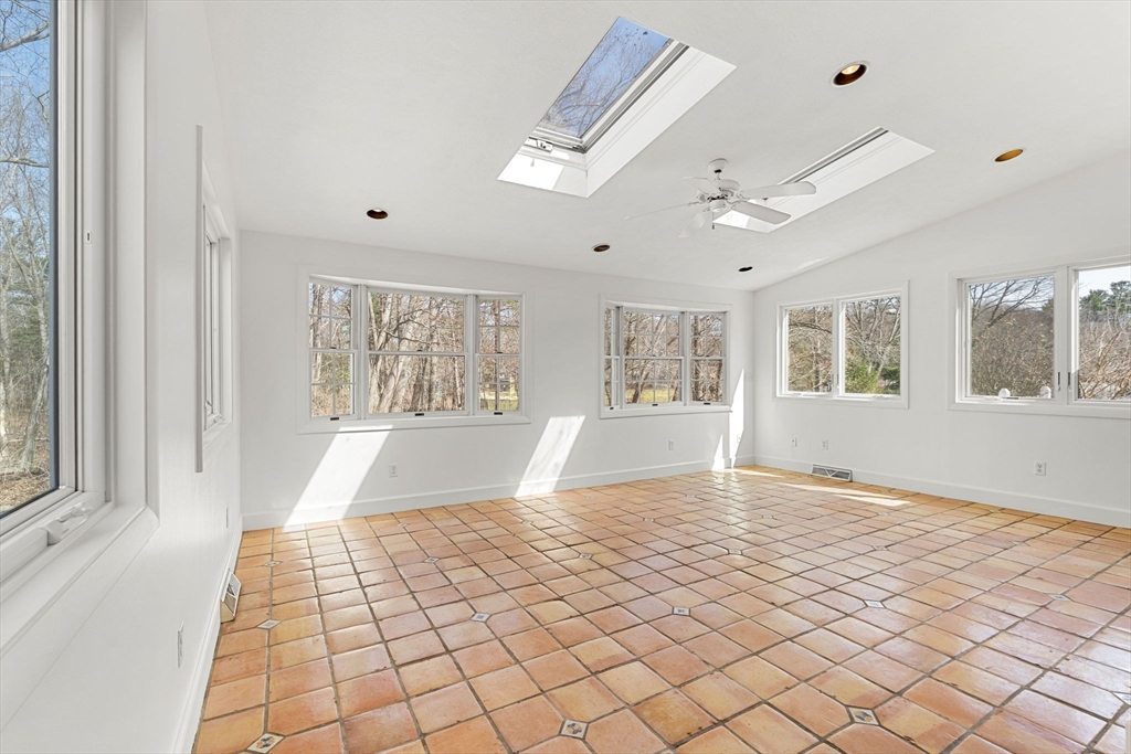 7 Putney Lane Lynnfield, MA 01940 - Photo 9 of 35