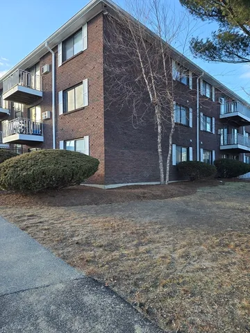 $239,900 | 270 East Haverhill Street, Unit 12, Lawrence, MA 01841