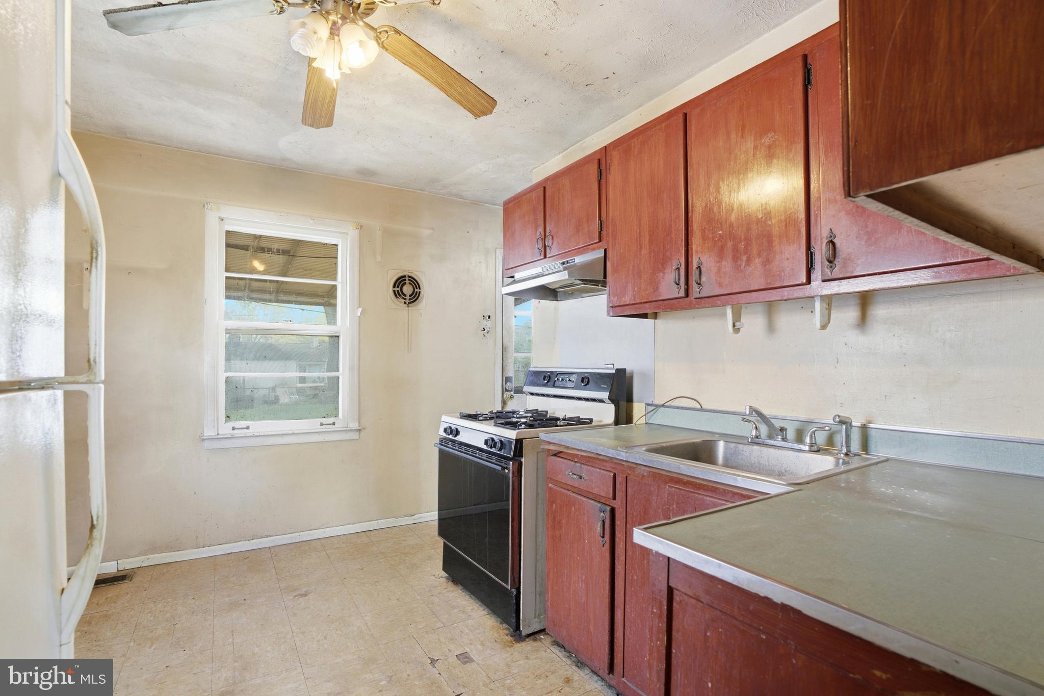 1402 Susan Avenue Croydon, PA 19021 - Photo 7 of 22