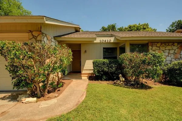 $2,100 | 10410 Broken Shoe Trail, Austin, TX 78750