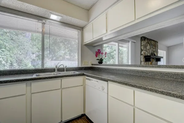 $2,100 | 10410 Broken Shoe Trail, Austin, TX 78750