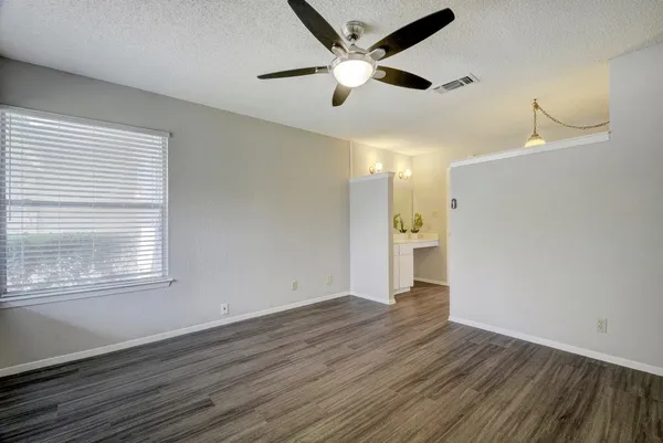 $2,100 | 10410 Broken Shoe Trail, Austin, TX 78750