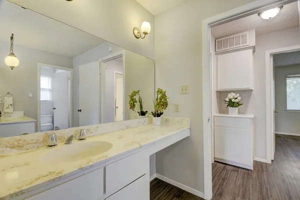 $2,100 | 10410 Broken Shoe Trail, Austin, TX 78750