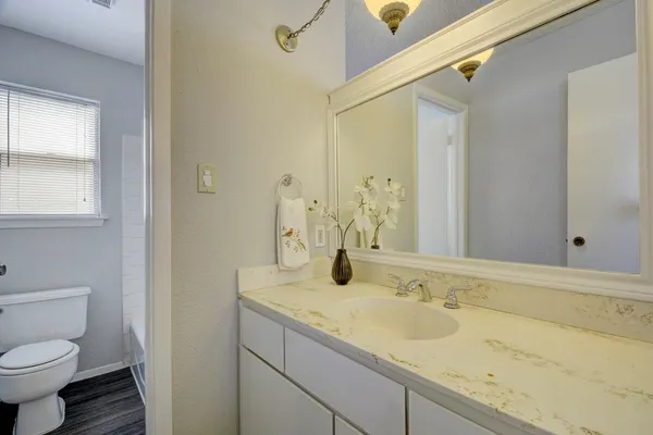 $2,100 | 10410 Broken Shoe Trail, Austin, TX 78750