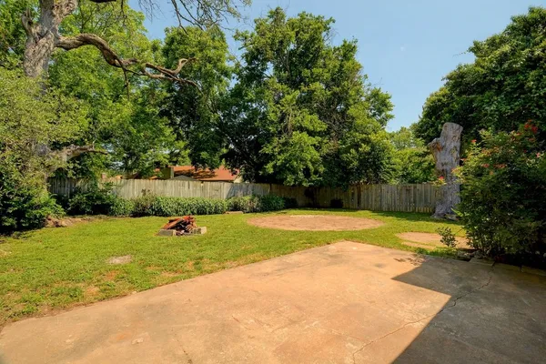 $2,100 | 10410 Broken Shoe Trail, Austin, TX 78750