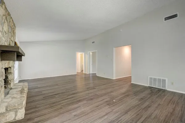 $2,100 | 10410 Broken Shoe Trail, Austin, TX 78750