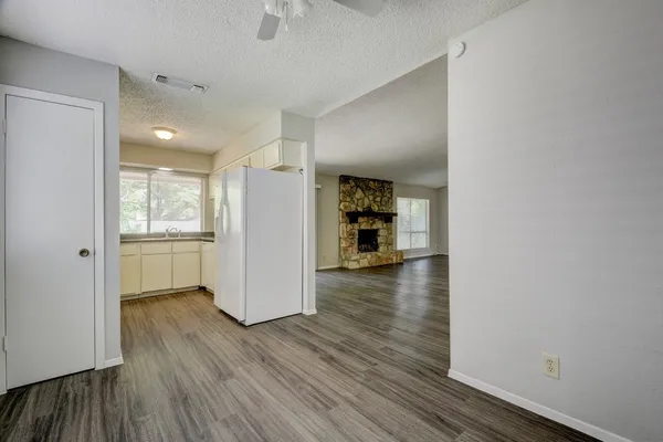 $2,100 | 10410 Broken Shoe Trail, Austin, TX 78750