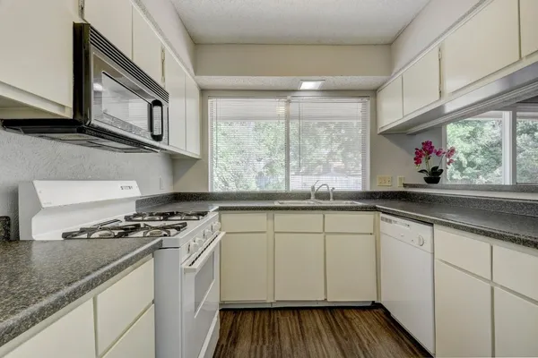 $2,100 | 10410 Broken Shoe Trail, Austin, TX 78750