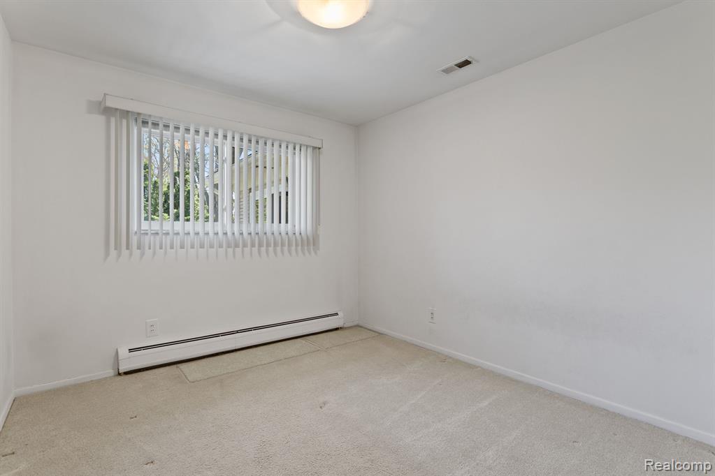 25826 Farmington Road Farmington Hills, MI 48336 - Photo 23 of 43