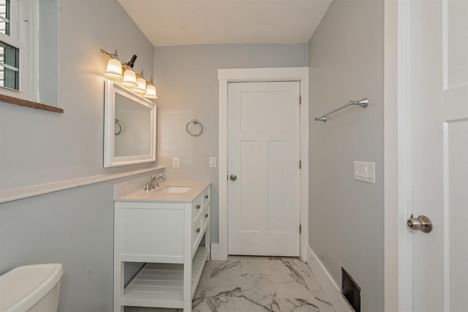 B Madison Road Cincinnati, OH 45227 - Photo 16 of 24