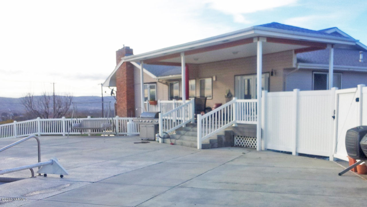 7303 Bittner Road Yakima, WA 98901 - Photo 3 of 38