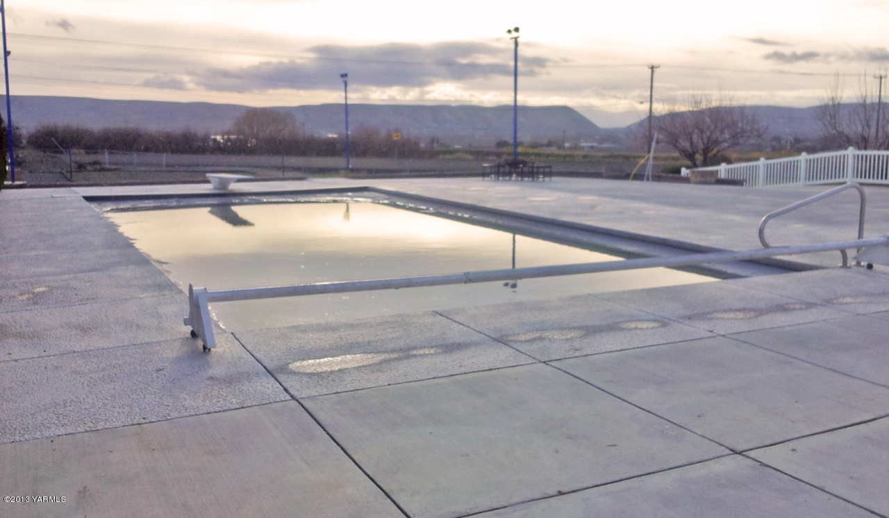 7303 Bittner Road Yakima, WA 98901 - Photo 4 of 38 a view of a swimming pool