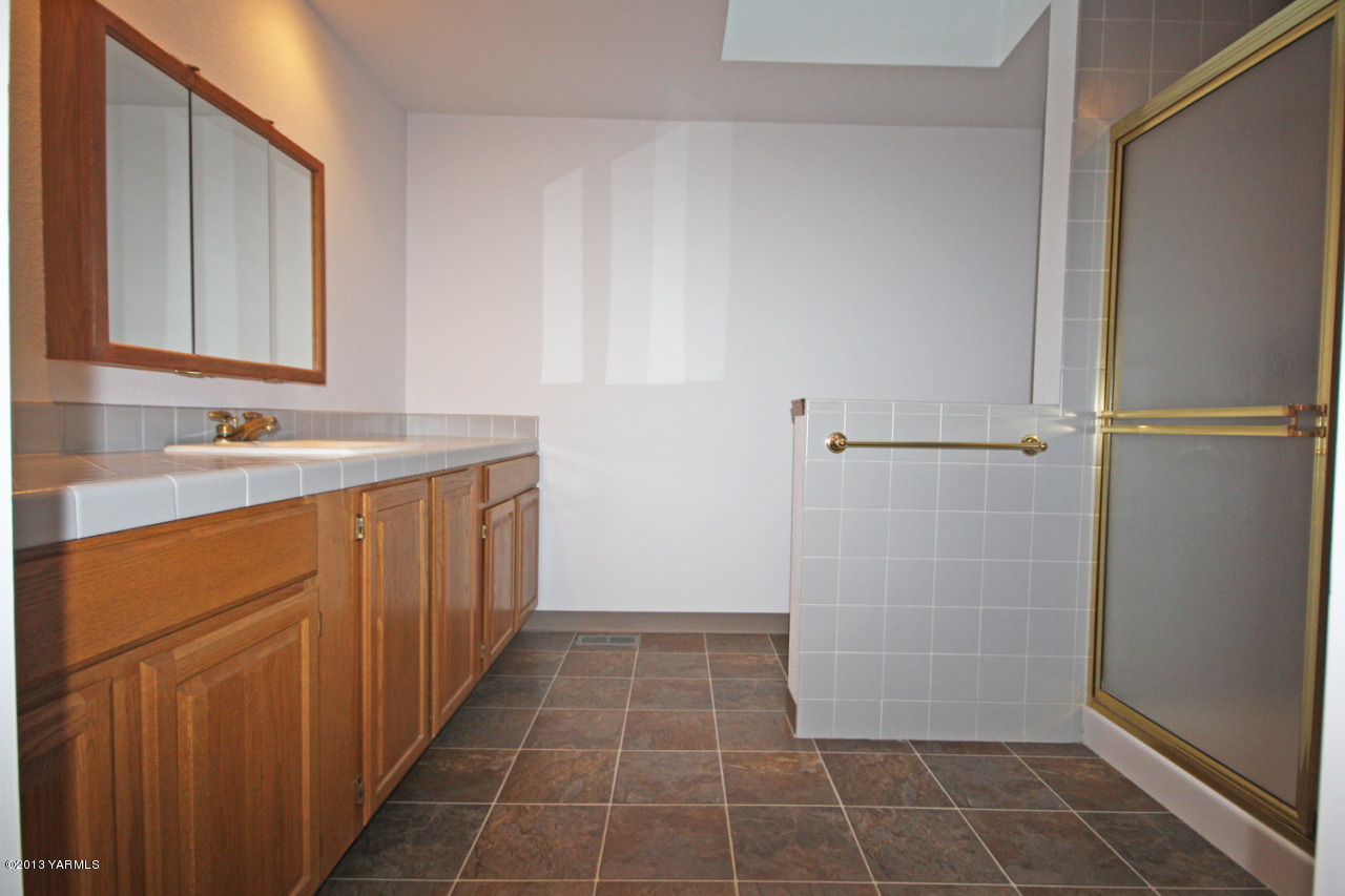 7303 Bittner Road Yakima, WA 98901 - Photo 31 of 38 a bathroom with a sink and a mirror