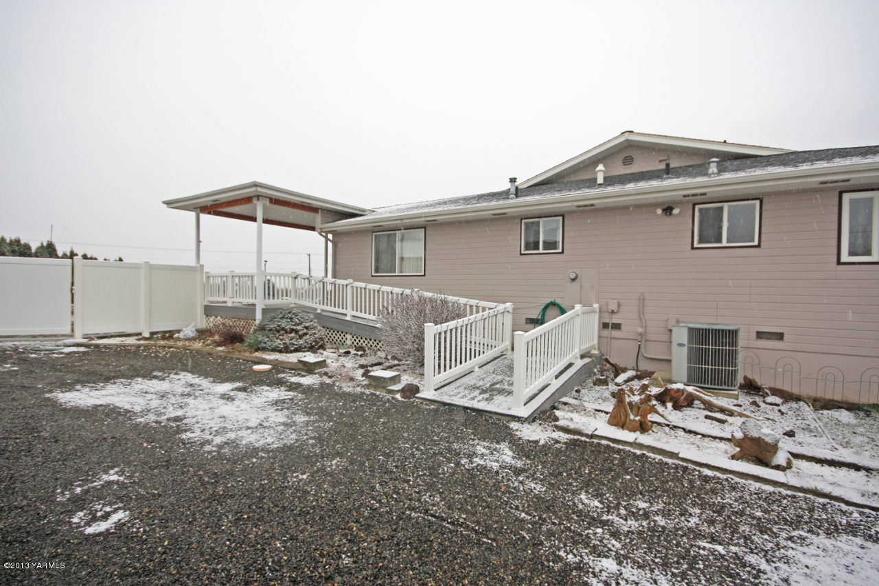 7303 Bittner Road Yakima, WA 98901 - Photo 7 of 38 a view of a house with backyard
