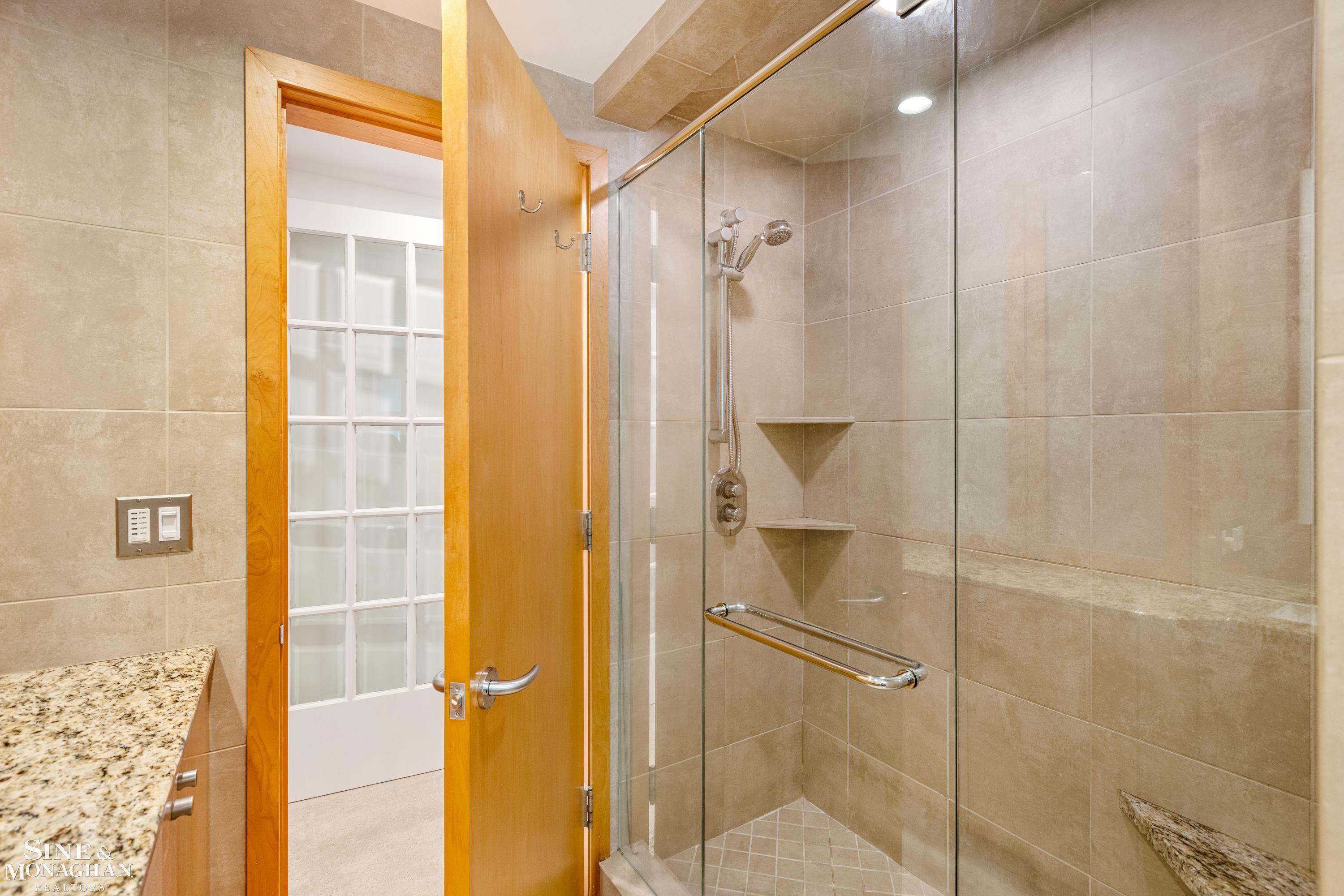 73 Hampton Road Grosse Pointe, MI 48236 - Photo 35 of 48 50120168-34.JPG
