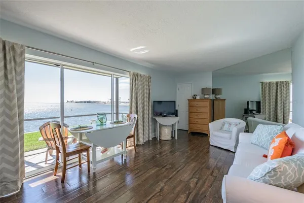 $1,700 | 2566 Gary Circle, Unit 3, Dunedin, FL 34698
