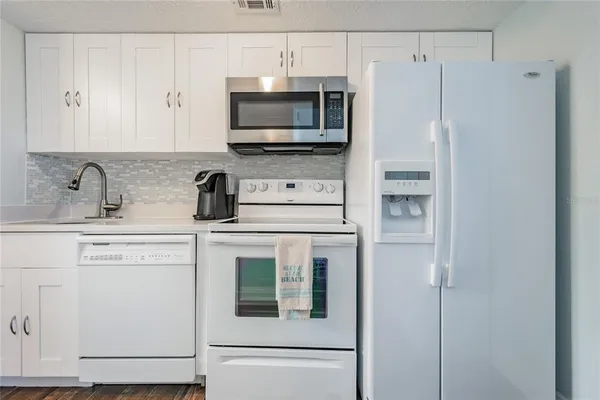 $1,700 | 2566 Gary Circle, Unit 3, Dunedin, FL 34698