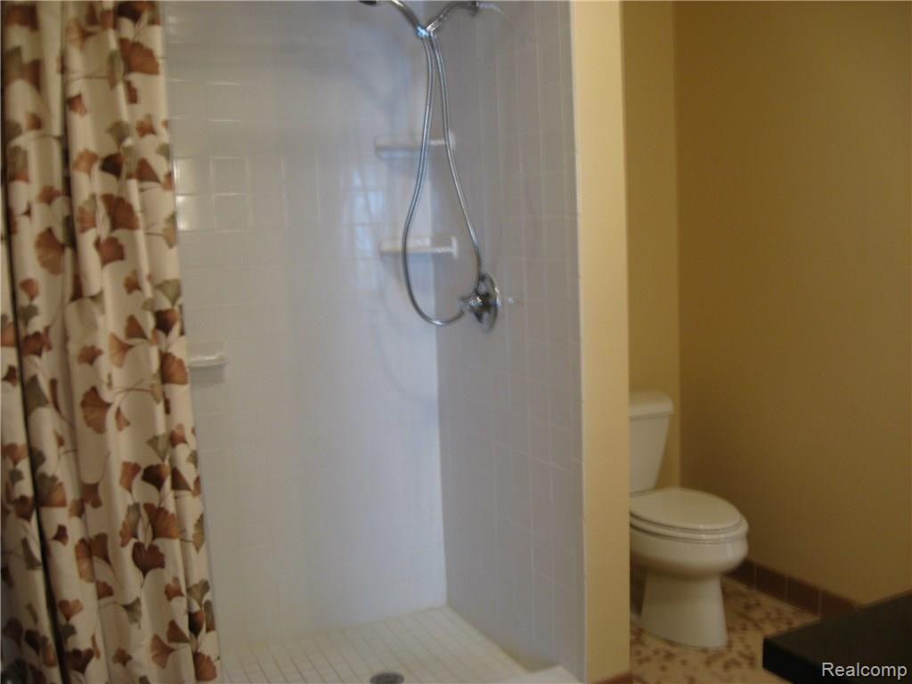 24360 East River Road, Unit 24 Grosse Ile, MI 48138 - Photo 9 of 14