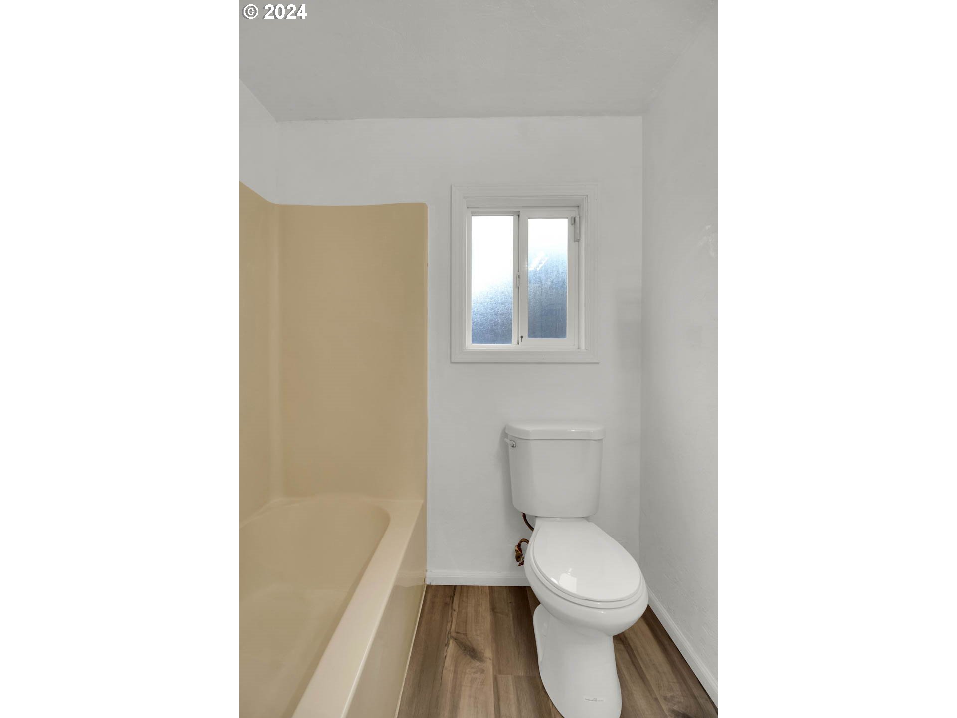 2224 Ohio Street Eugene, OR 97402 - Photo 15 of 31 a bathroom with a toilet and a sink