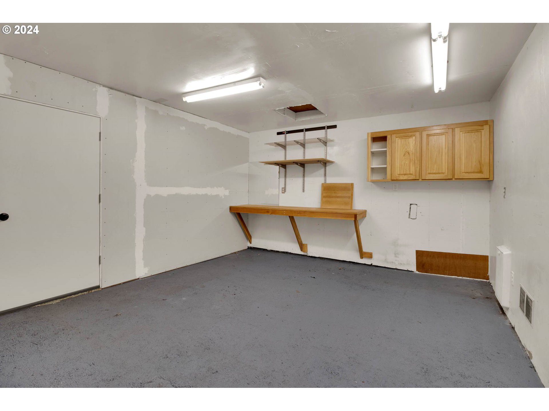 2224 Ohio Street Eugene, OR 97402 - Photo 22 of 31 a view of an empty room