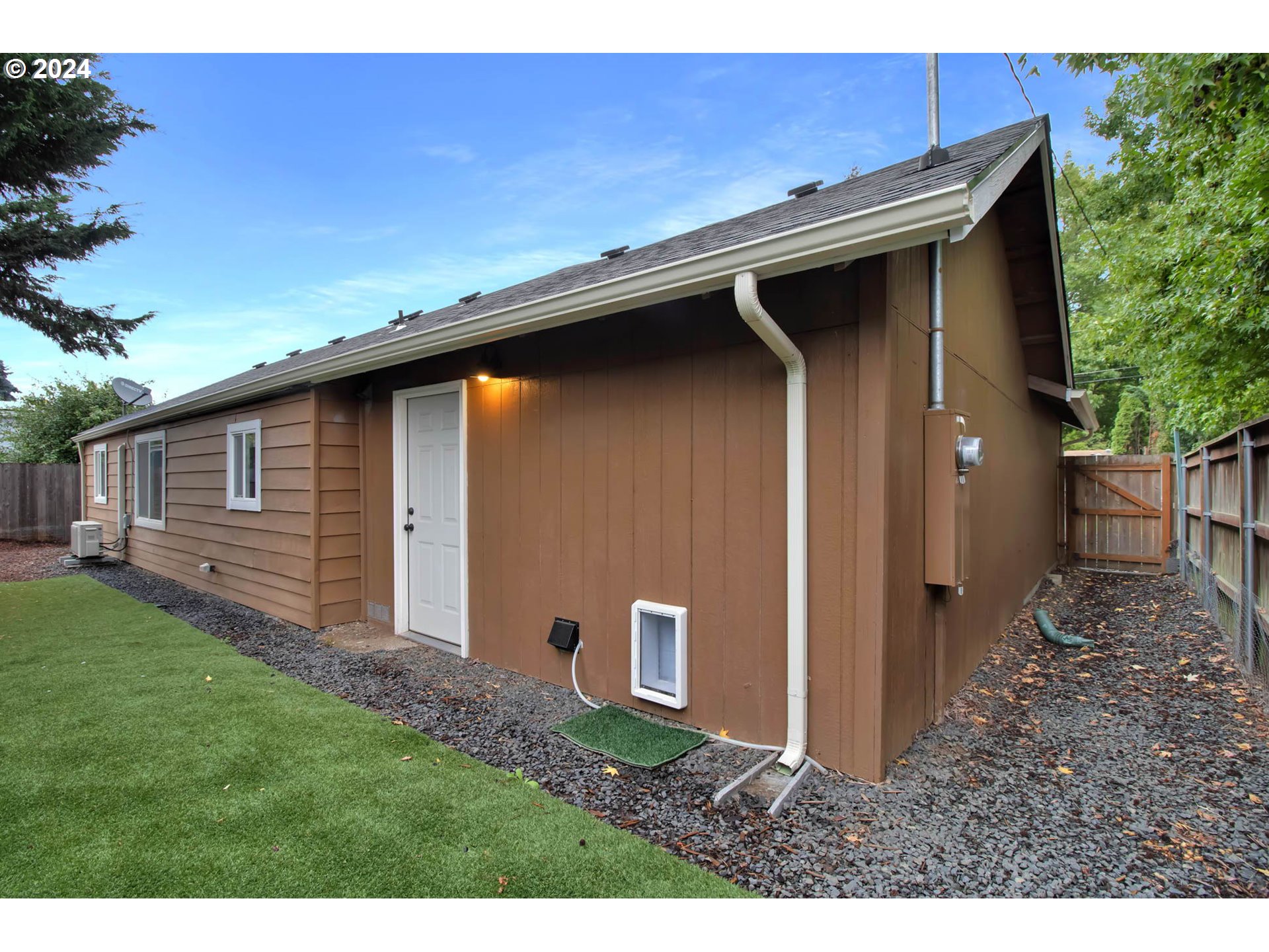 2224 Ohio Street Eugene, OR 97402 - Photo 30 of 31 a backyard of a house with lots of green space
