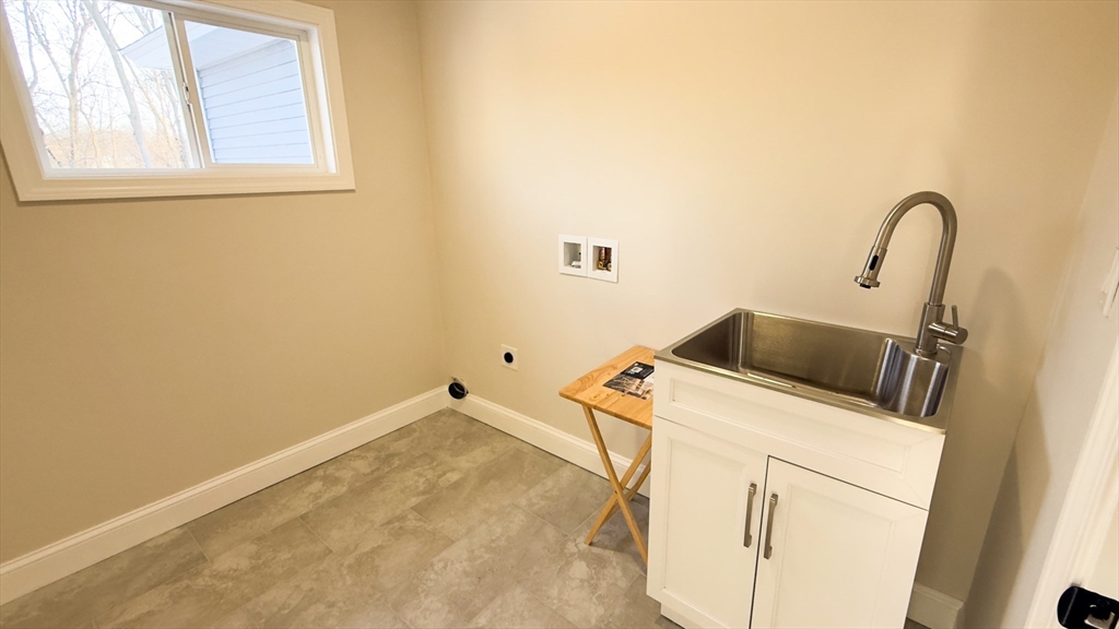 122 Copperfield Road Worcester, MA 01602 - Photo 15 of 28 a utility room with dryer and washer