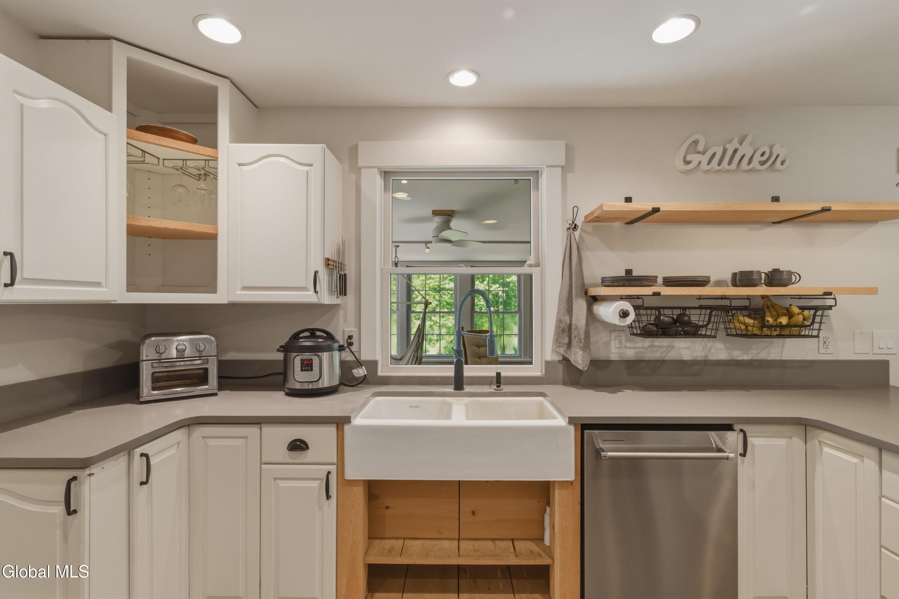 704 Tanner Road Clifton Park, NY 12065 - Photo 15 of 40 13
