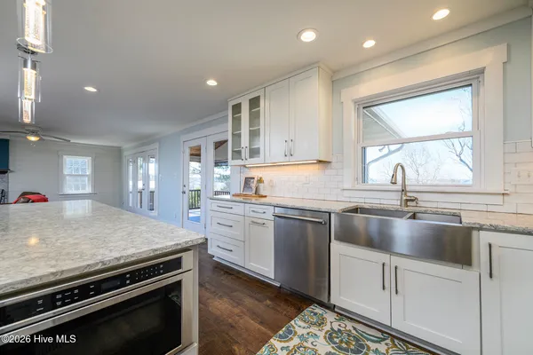 $950,000 | 321 Riverside Drive, New Bern, NC 28560