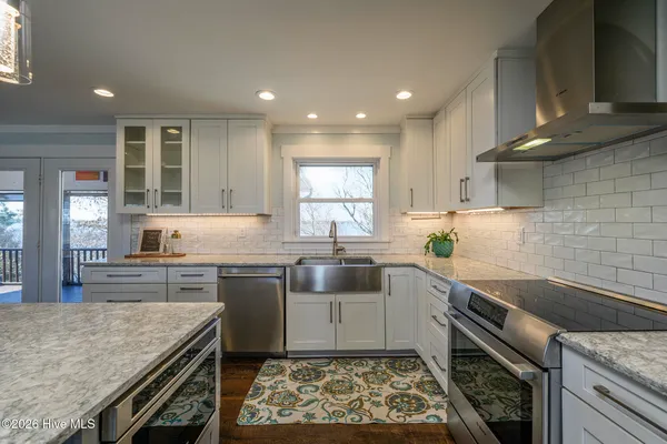 $950,000 | 321 Riverside Drive, New Bern, NC 28560