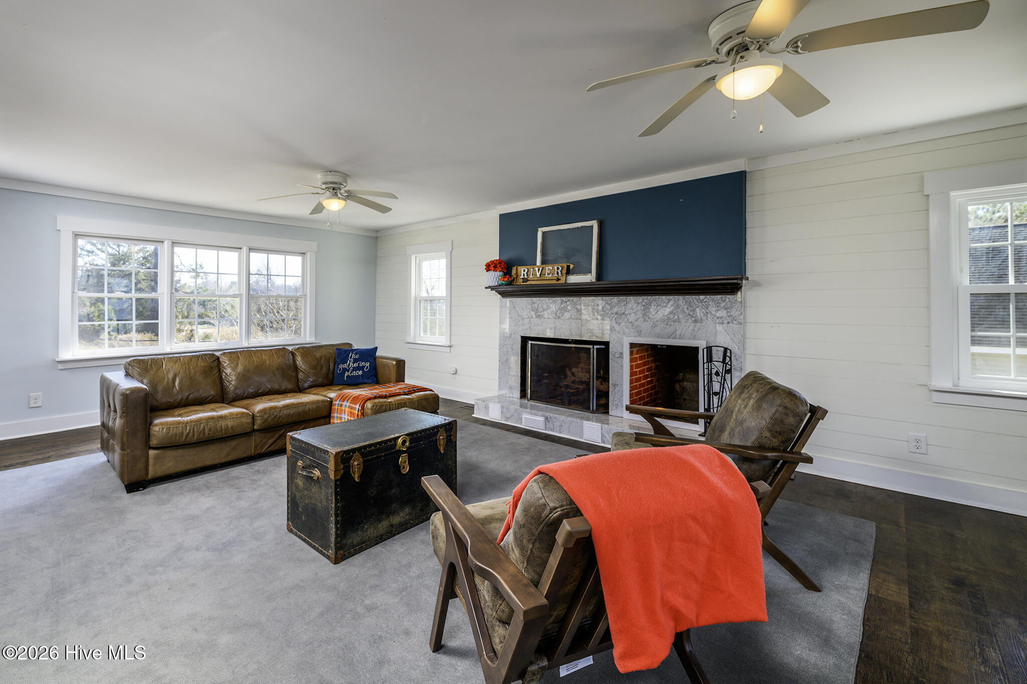 321 Riverside Drive New Bern, NC 28560 - Photo 27 of 78 Living Room