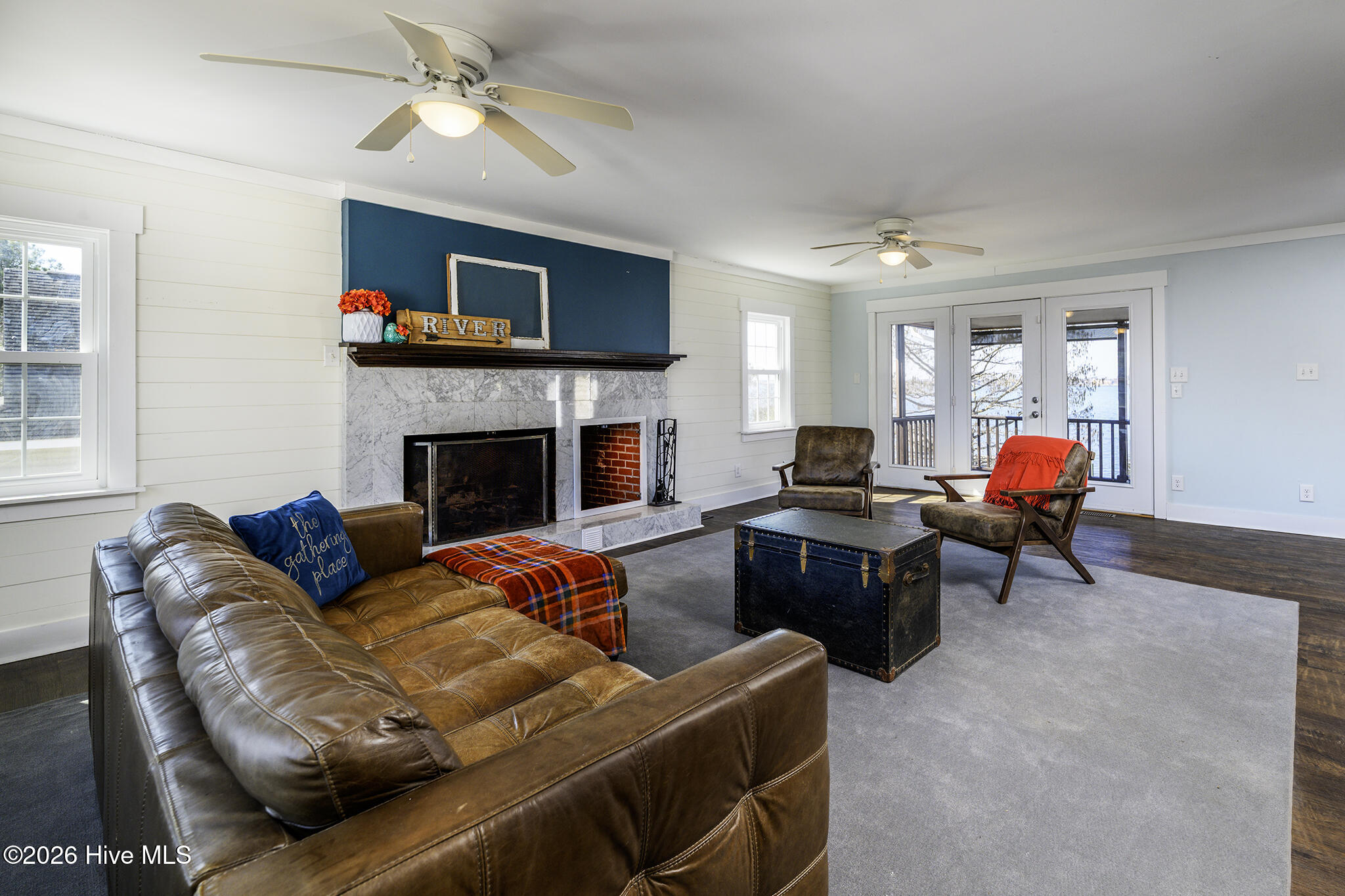 321 Riverside Drive New Bern, NC 28560 - Photo 28 of 78 Living Room