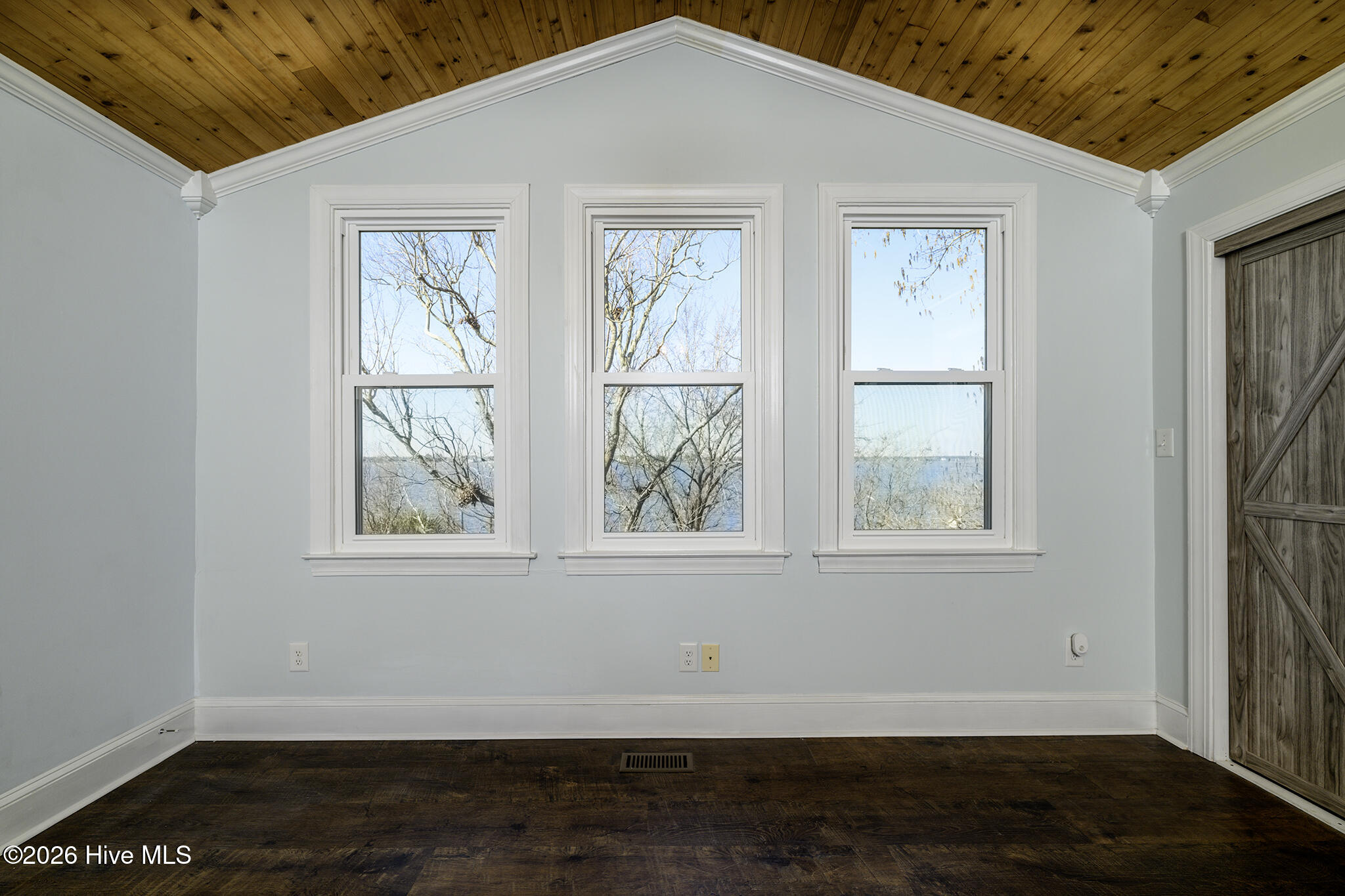 321 Riverside Drive New Bern, NC 28560 - Photo 32 of 78 Primary Bedroom