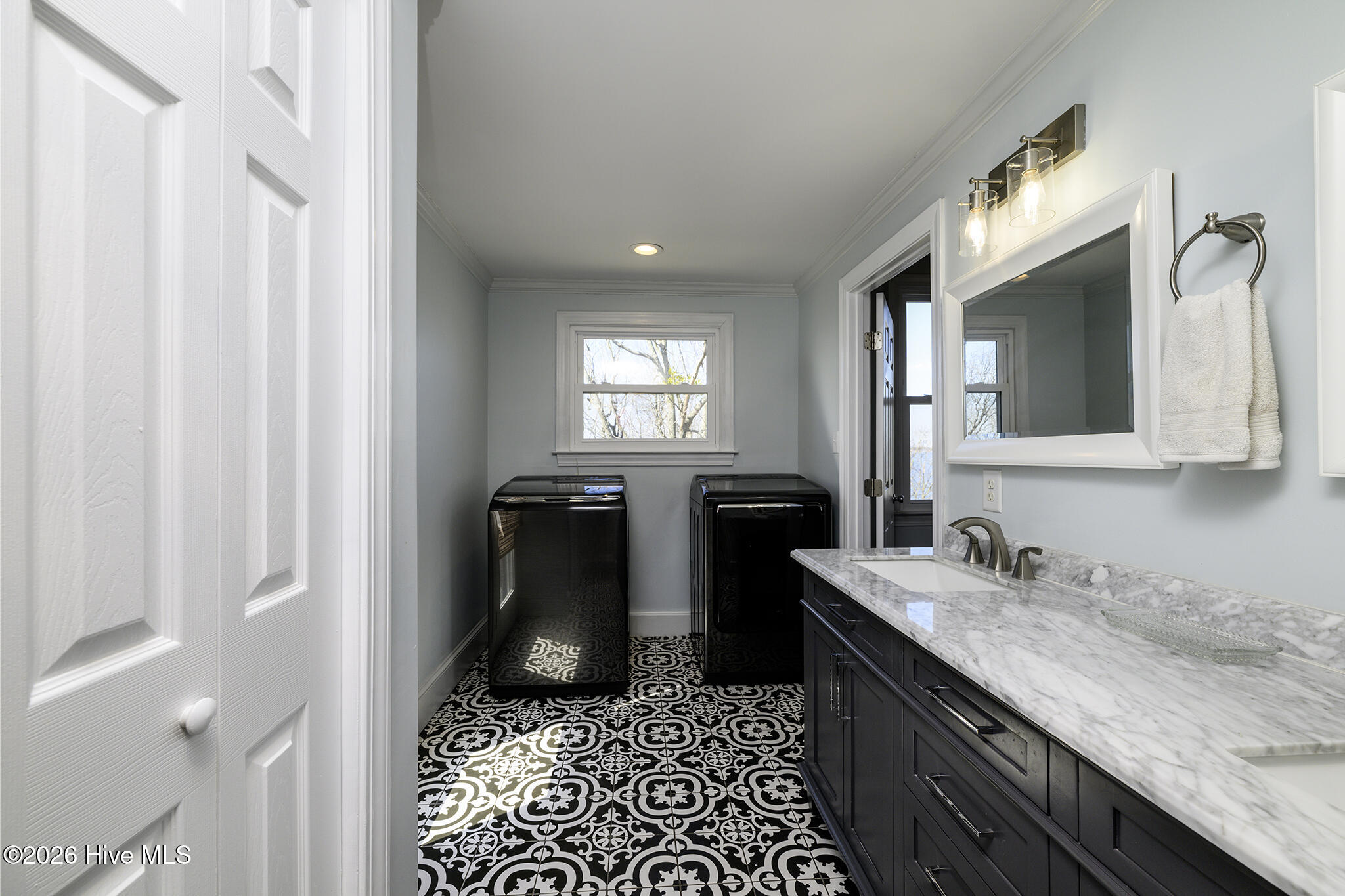 321 Riverside Drive New Bern, NC 28560 - Photo 34 of 78 Primary Bathroom with Laundry