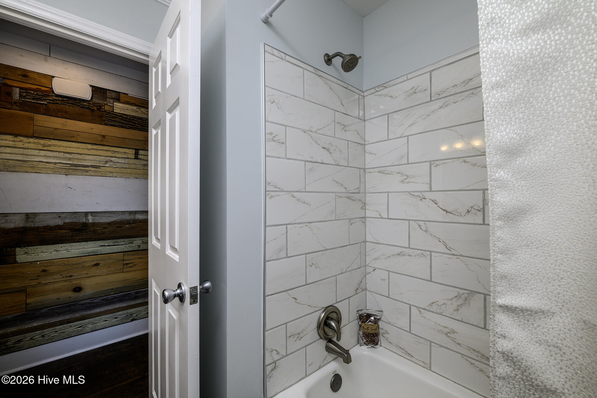 321 Riverside Drive New Bern, NC 28560 - Photo 39 of 78 Newly Remodeled Hall Bathroom