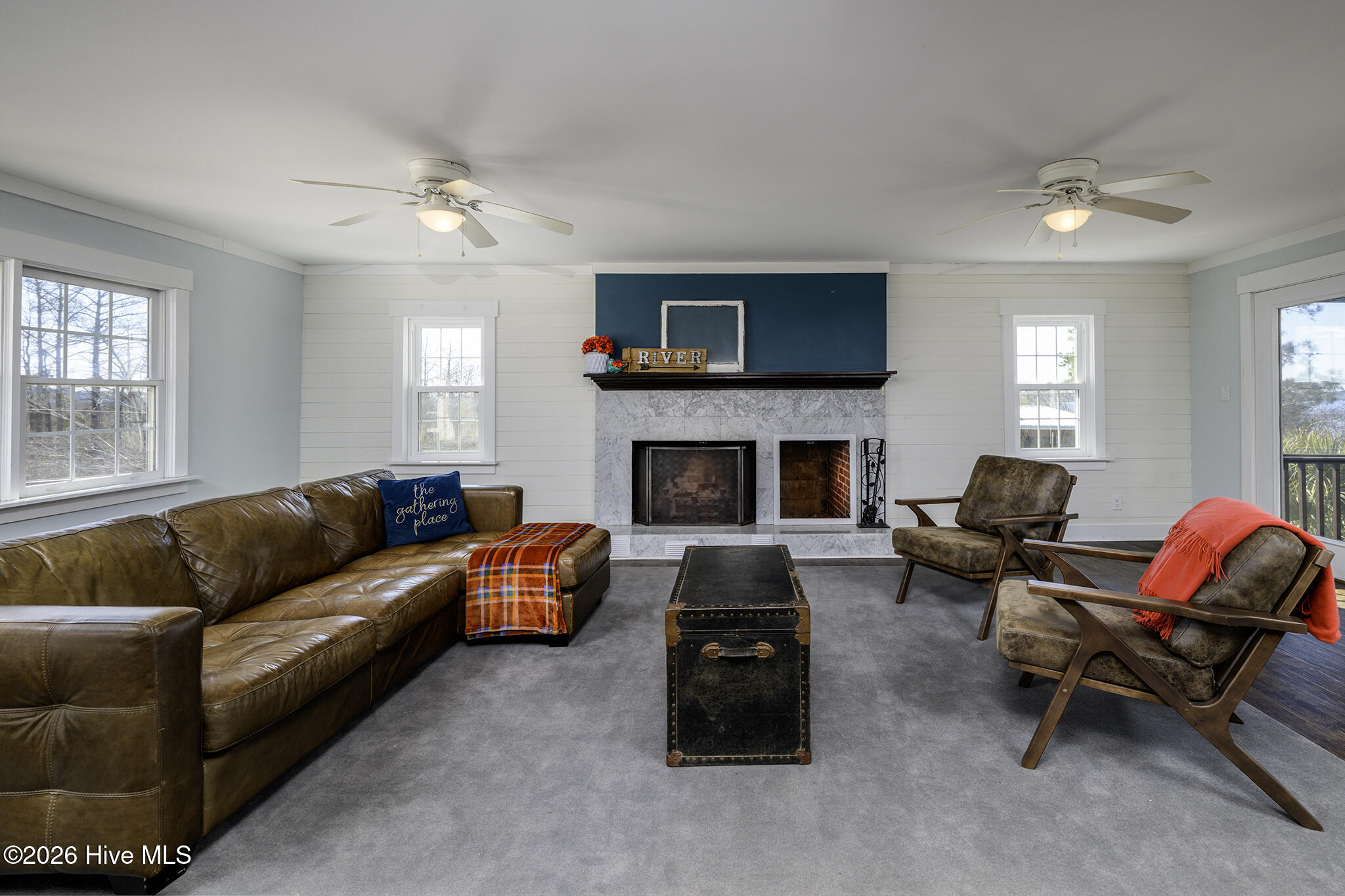 321 Riverside Drive New Bern, NC 28560 - Photo 5 of 78 Living Room with Fireplace