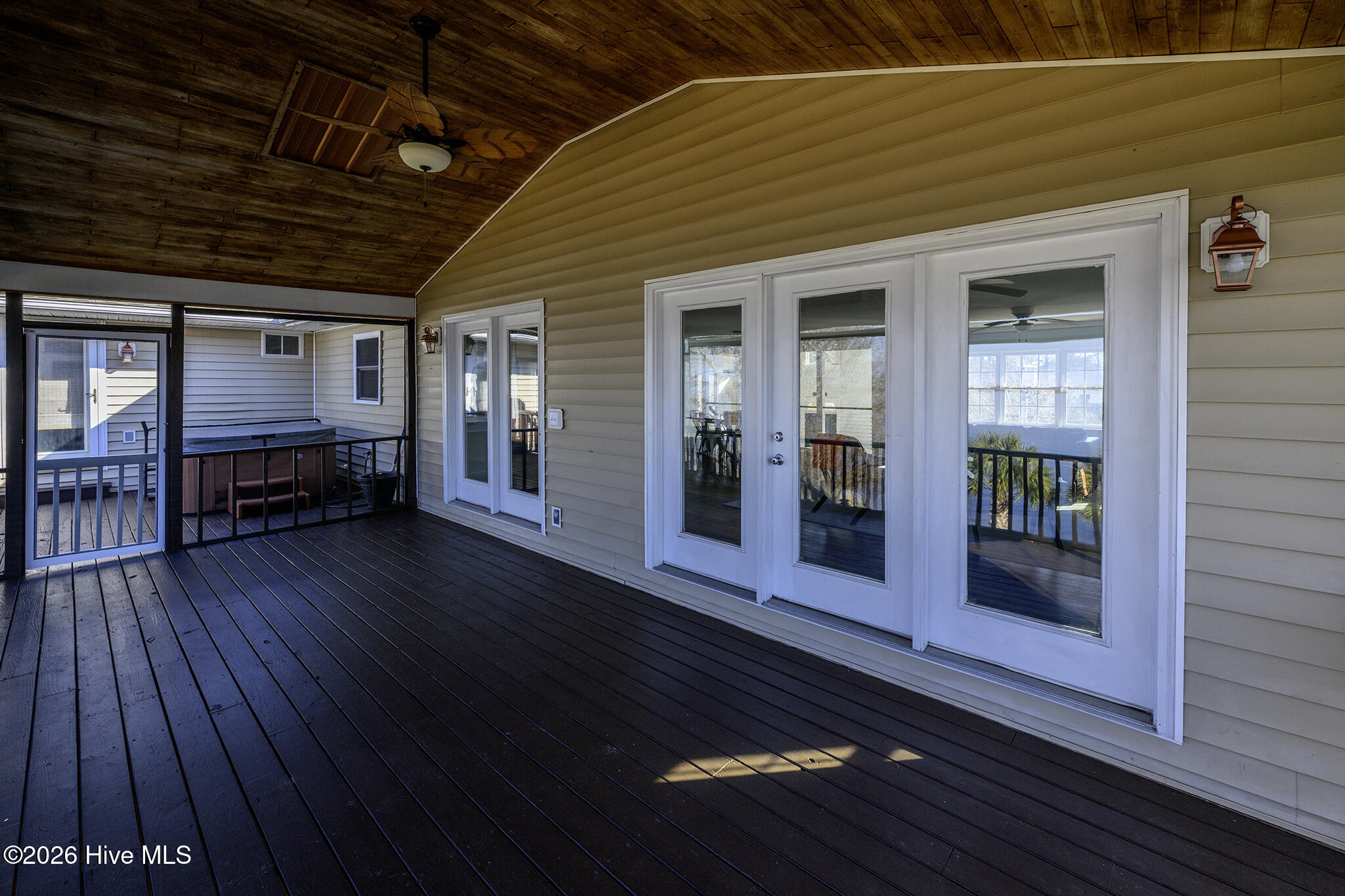 321 Riverside Drive New Bern, NC 28560 - Photo 54 of 78 Screened Back Porch