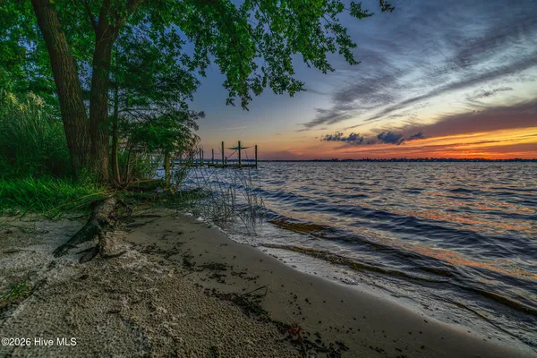 $950,000 | 321 Riverside Drive, New Bern, NC 28560